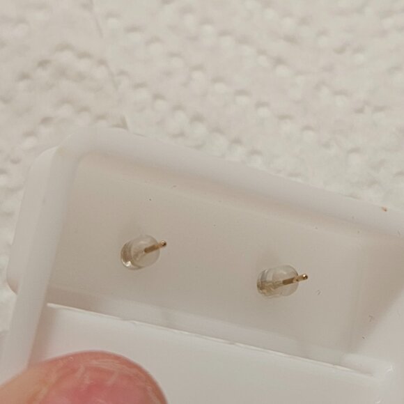 14k yellow gold stud earrings - Picture 2 of 3